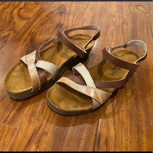 EUC/like new Naot Sophia wedge sandal EU 40